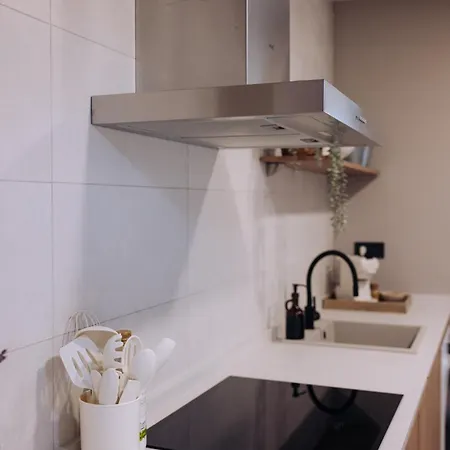 La Mimosa Nyaraló *